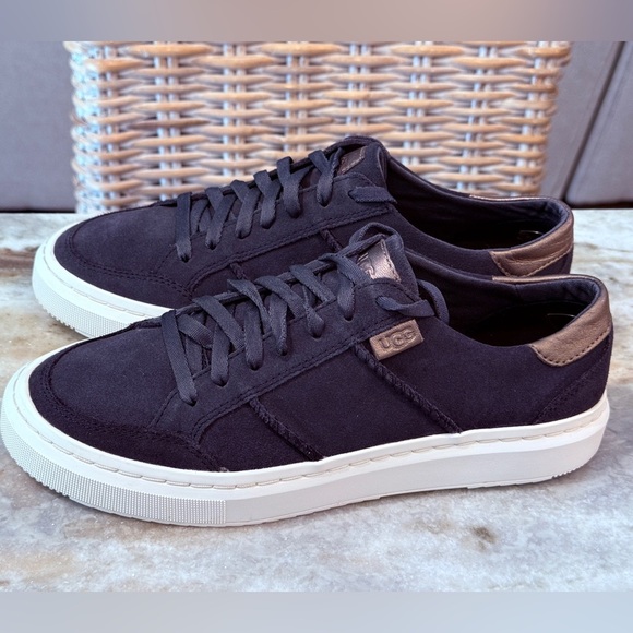 Women’s UGG Alameda lace up suede leather navy sneakers- Size 7 - Picture 2 of 10
